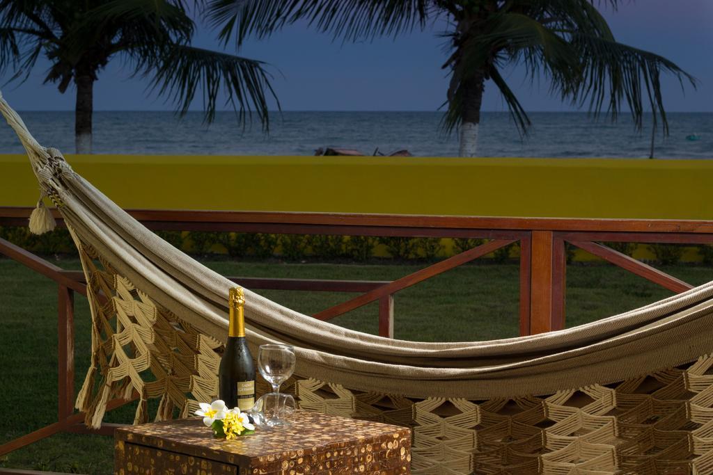 Pousada Venezia Tropicale จาปาราตินกา ภายนอก รูปภาพ